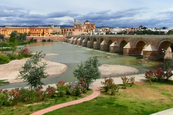 Puente romano de 16 arcos en España