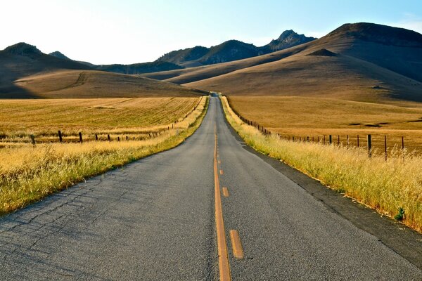 Photo of the road among the mountains