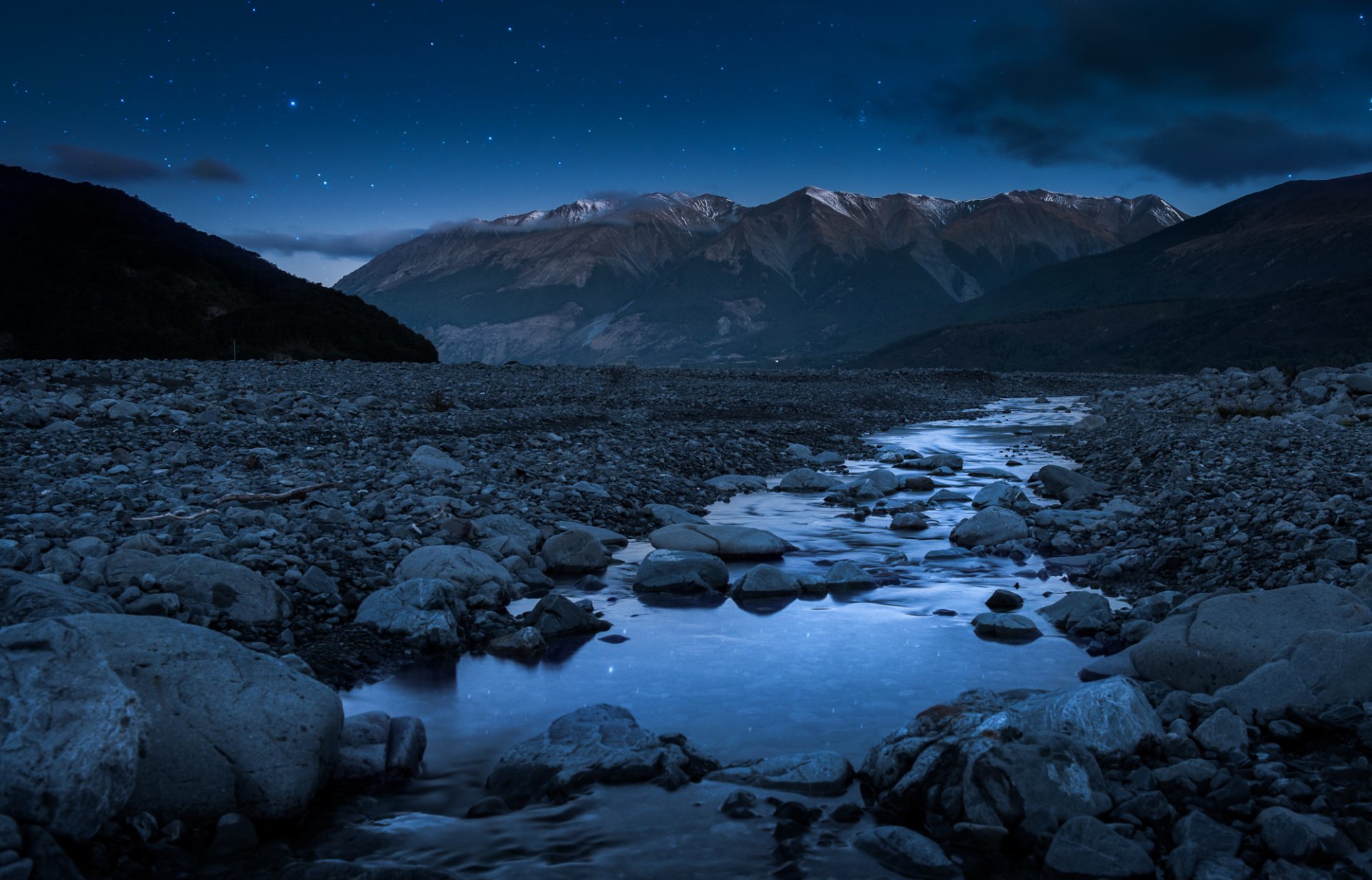 montagnes alpes du sud nuit étoiles pierres rivière de montagne ruisseau