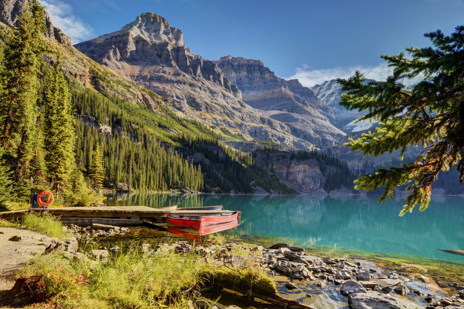 lago o hara parque nacional yoho canadá lago muelle barcos bosque abeto montañas