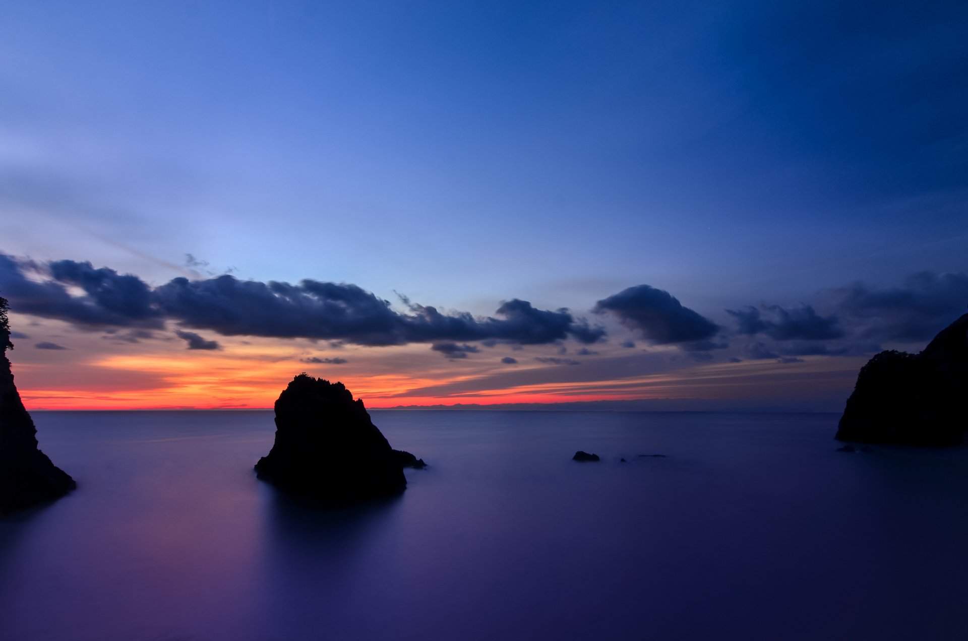 japón prefectura de shizuoka isla costa rocas océano calma tarde naranja puesta de sol azul cielo nubes