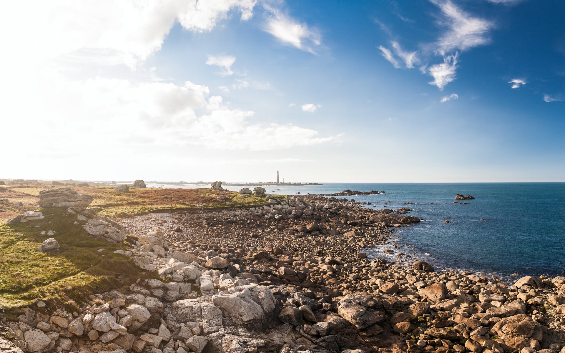 francia faro mattina sole costa rocce oceano cielo nuvole