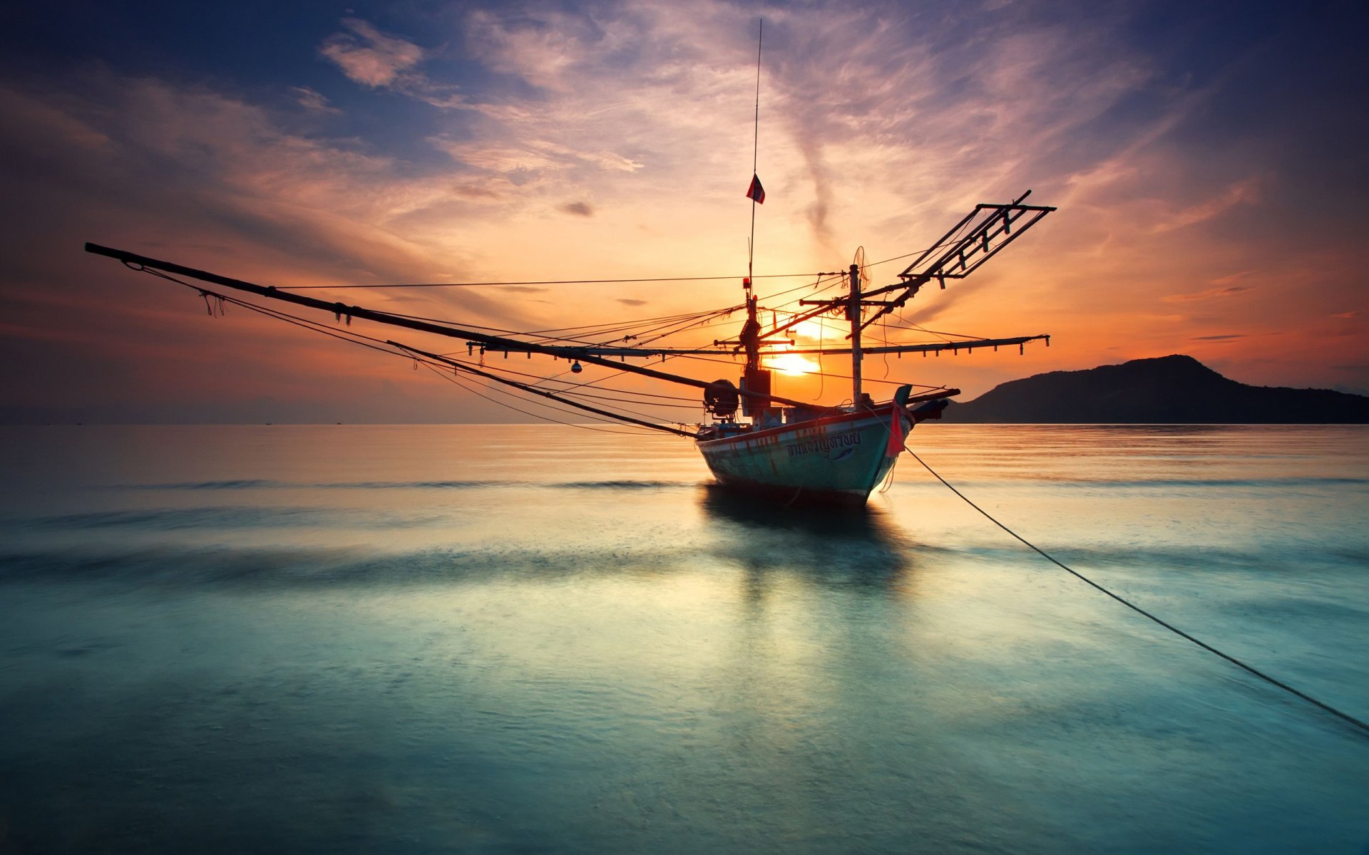 landschaften himmel meer ozean seil seil seil berg berg sonne wolken wolke fahnen wasser glatte oberfläche stille abend schiff schiffe boot boote boote yachten yacht segelboote schiff schiff fahrzeug deck mast reise schöne hintergrundbilder für die arbeit schiff schiff schiff fahrzeug deck mast reise schöne hintergrundbilder