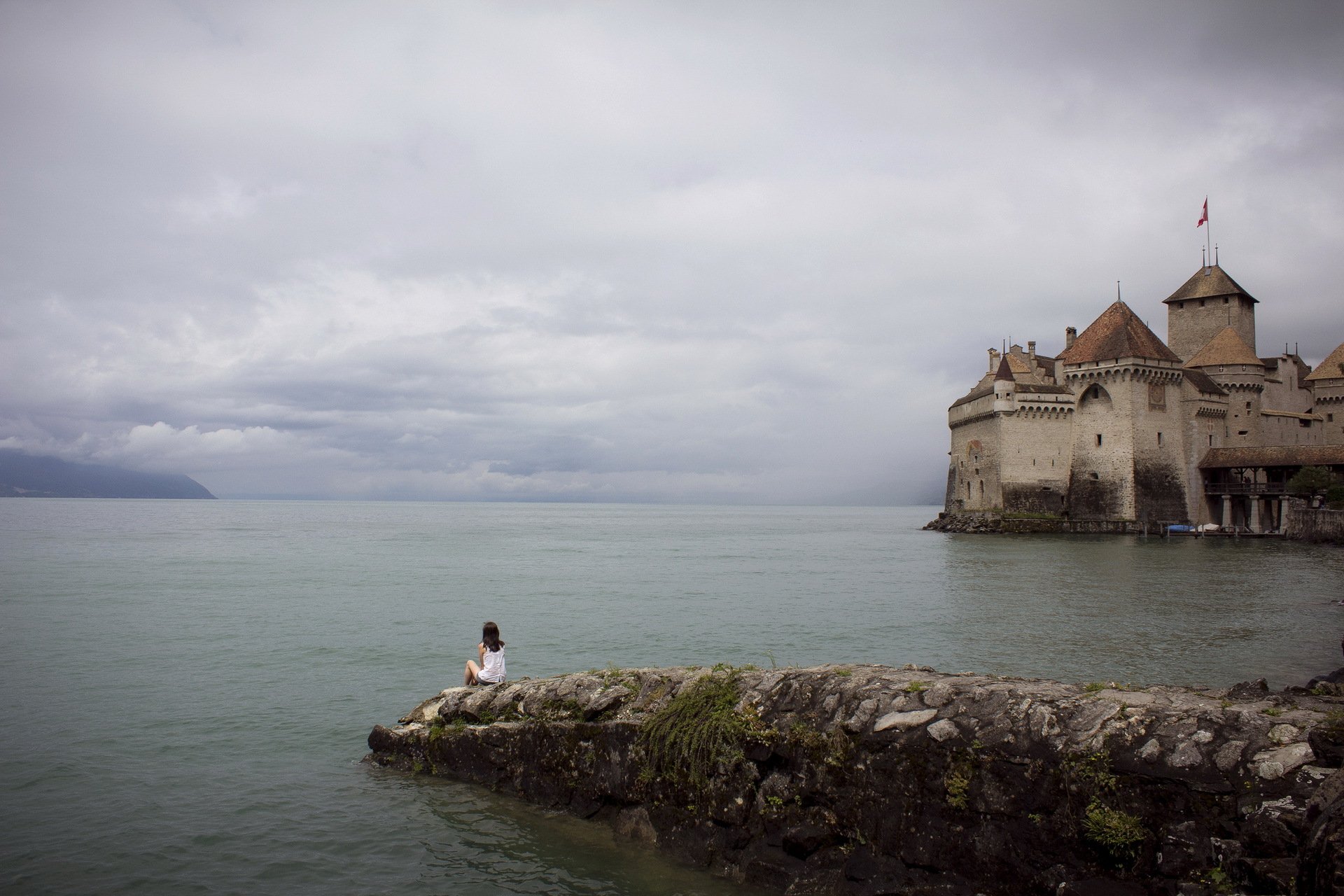 lac château fille