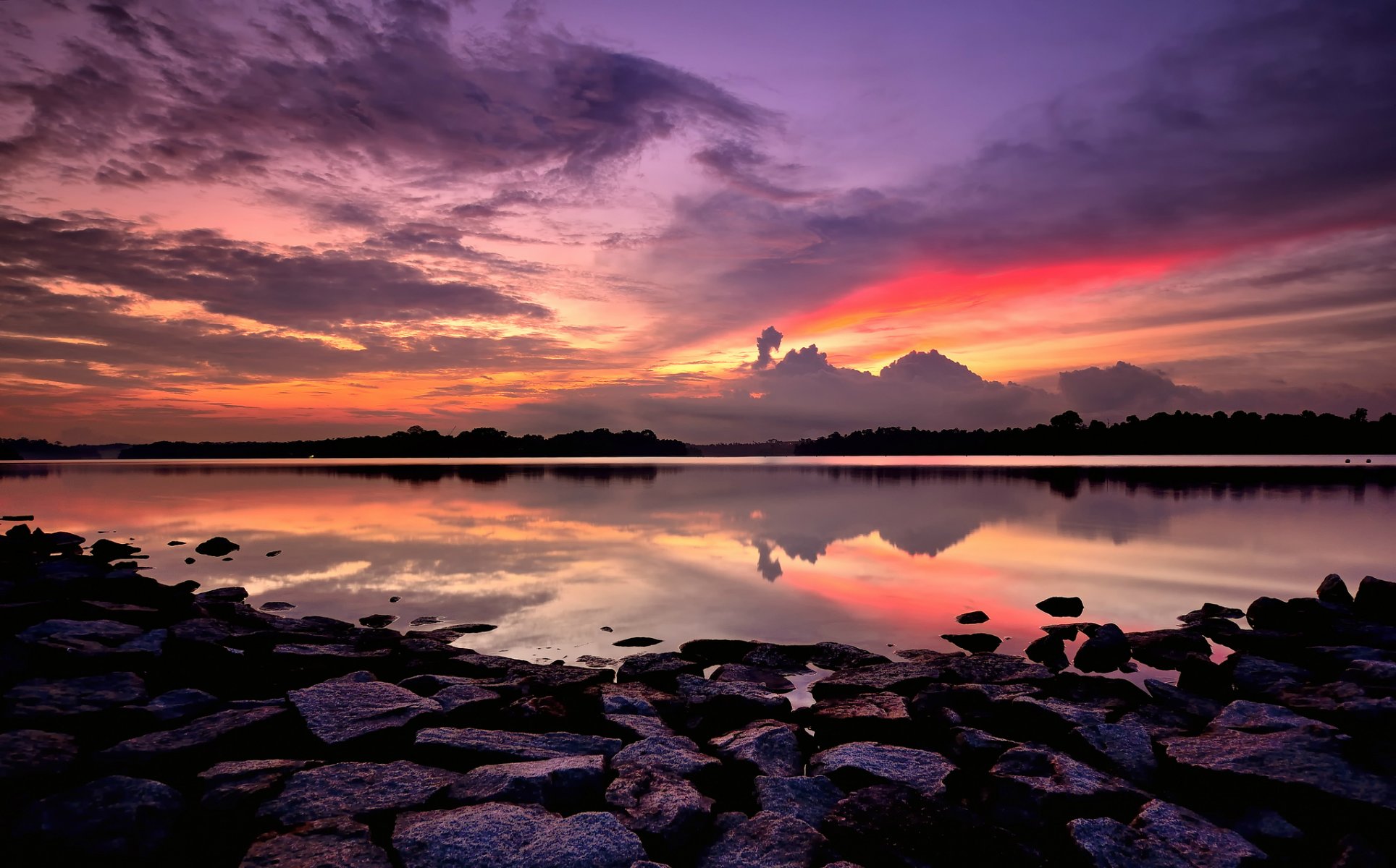 singapour baie côte pierres soir orange lumineux coucher de soleil lilas ciel nuages