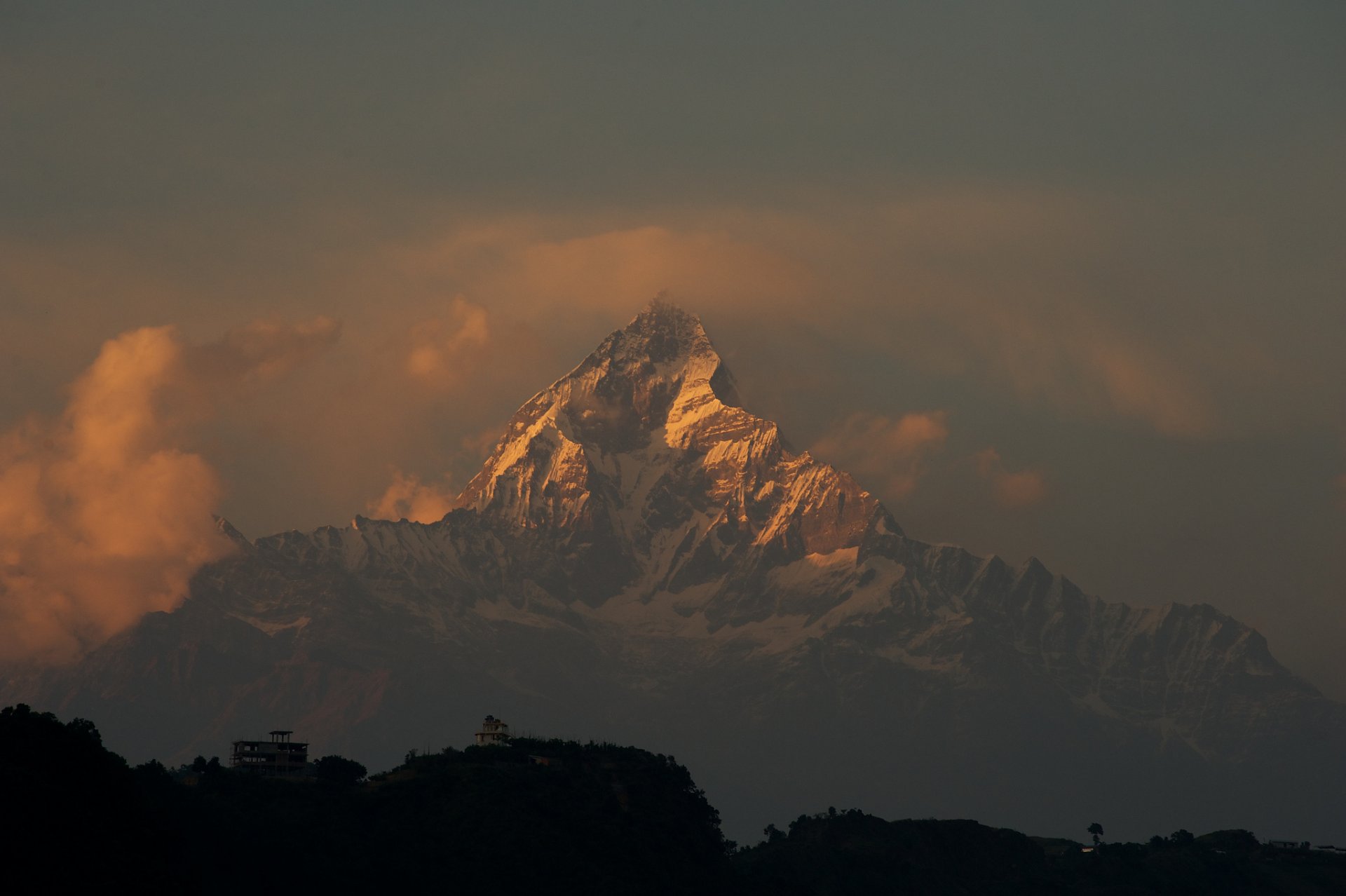 nepal montañas himalaya cordillera annapurna montaña machapuchare cola de pez jimmy walsh fotografía