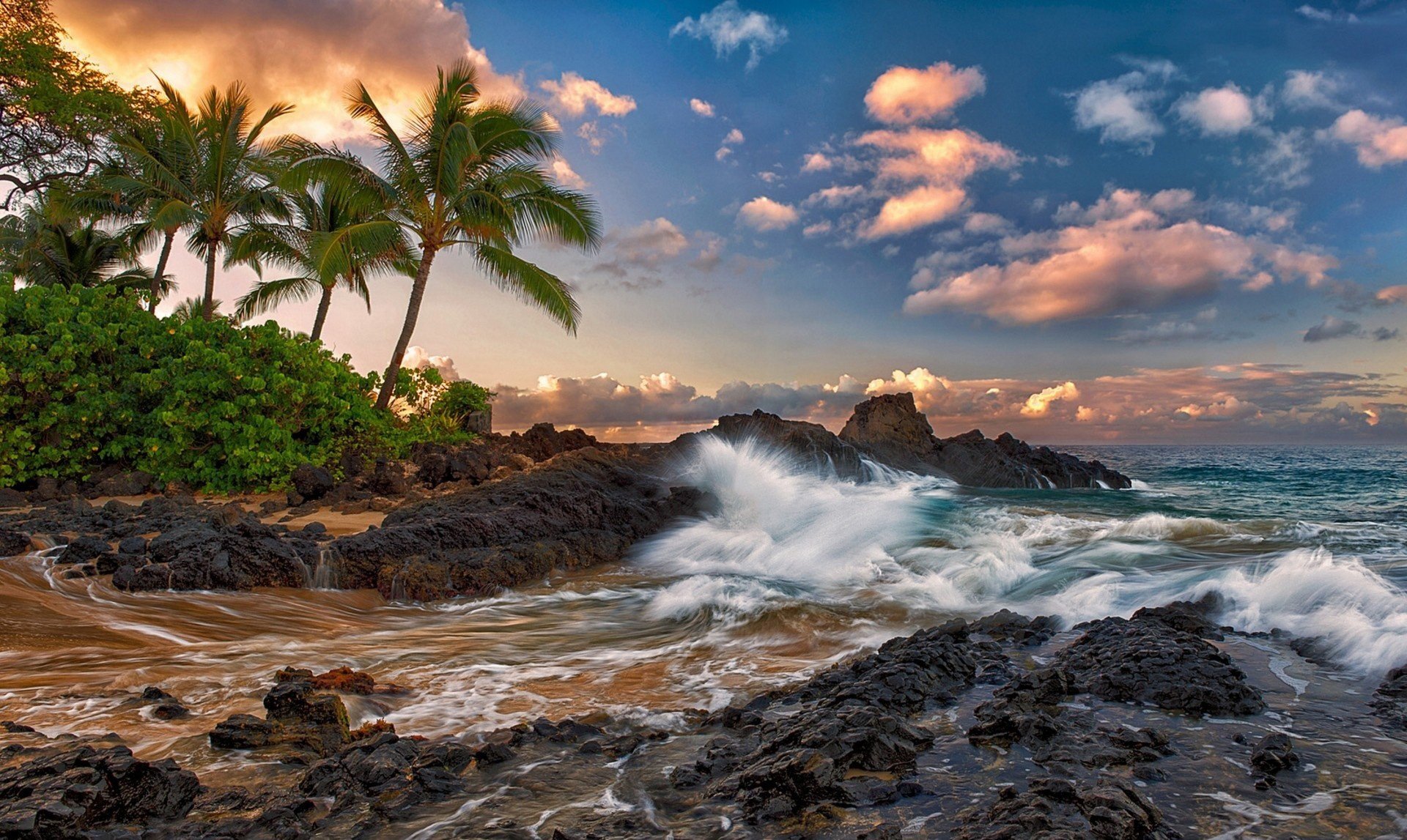 maui hawaii pacífico océano rocas surf rocas palmeras nubes trópicos