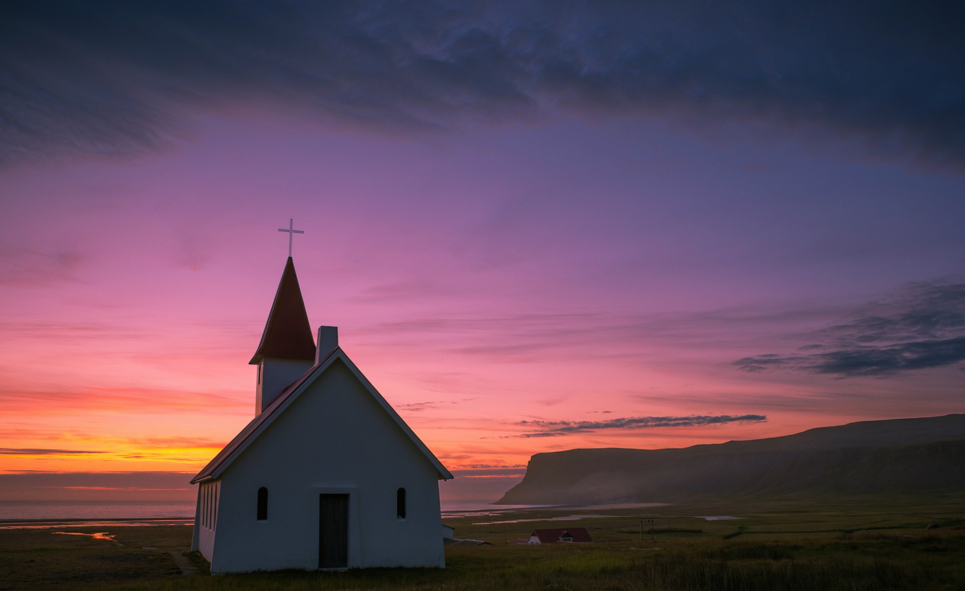 islande église colline loin mer soir coucher de soleil ciel nuages