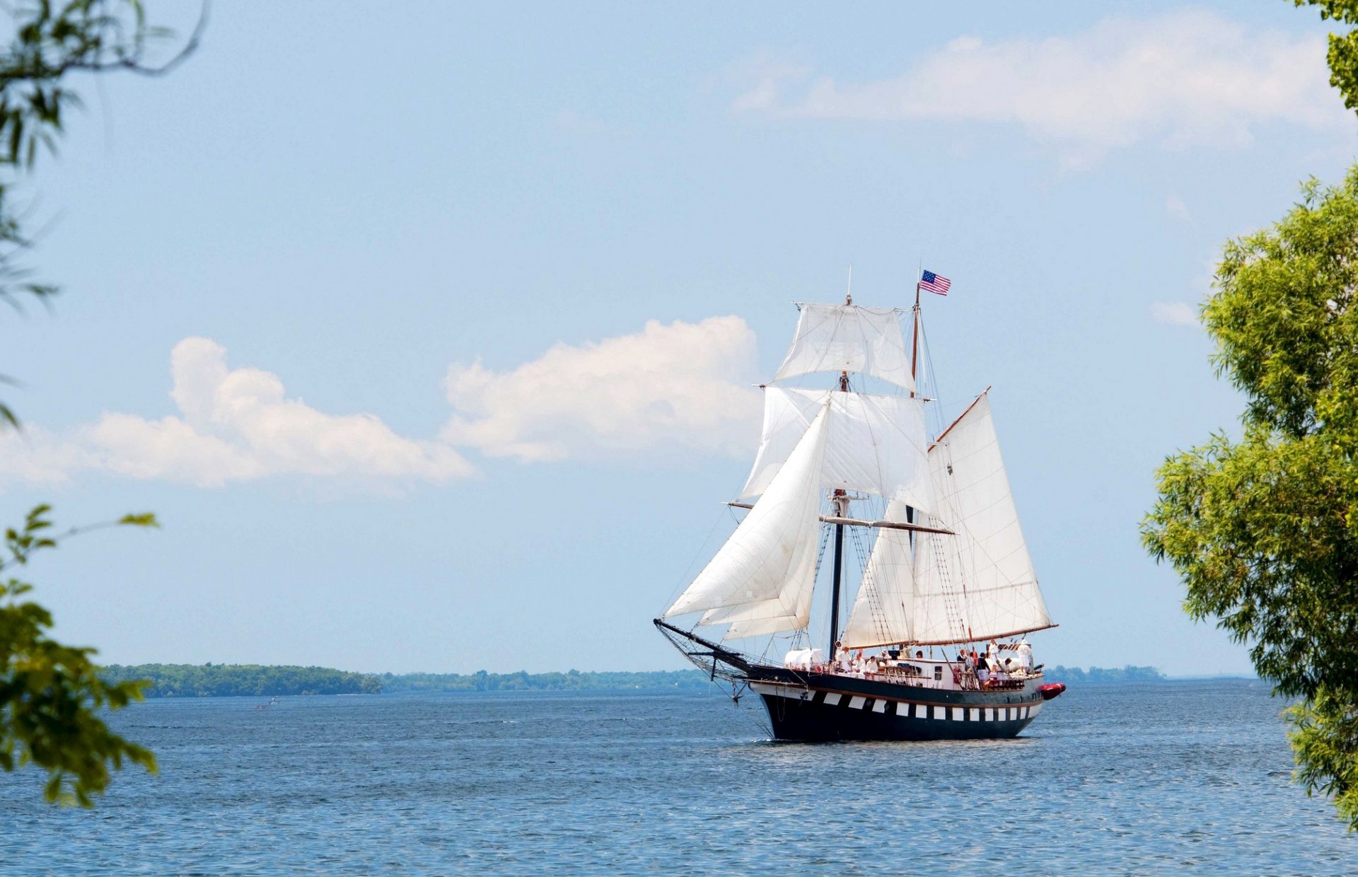 voilier blanc voiles mât navire