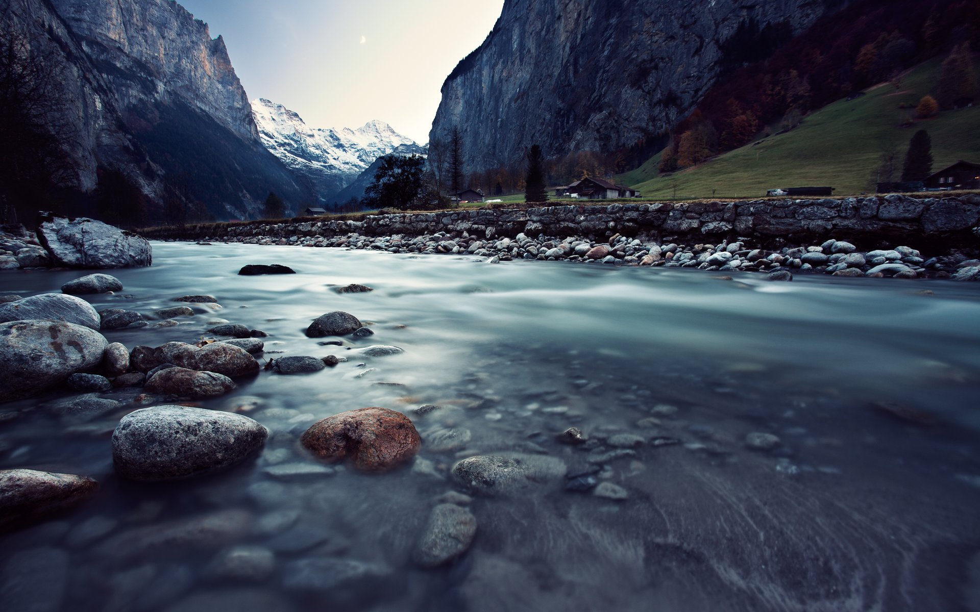 szwajcaria lauterbrunnen lauterbrunnen rzeka góry domki