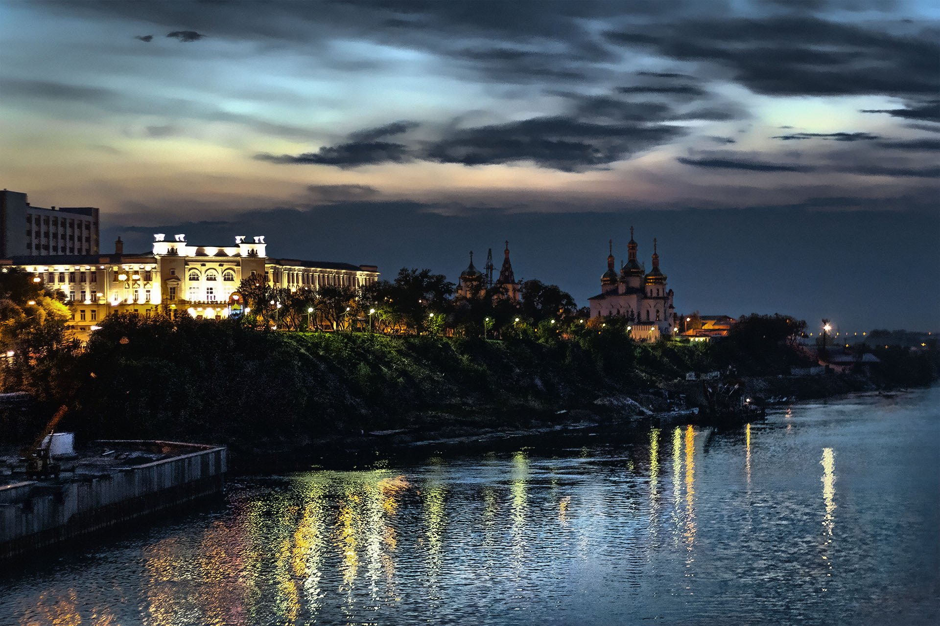 noche puesta de sol tyumen ciudad terraplén río luces