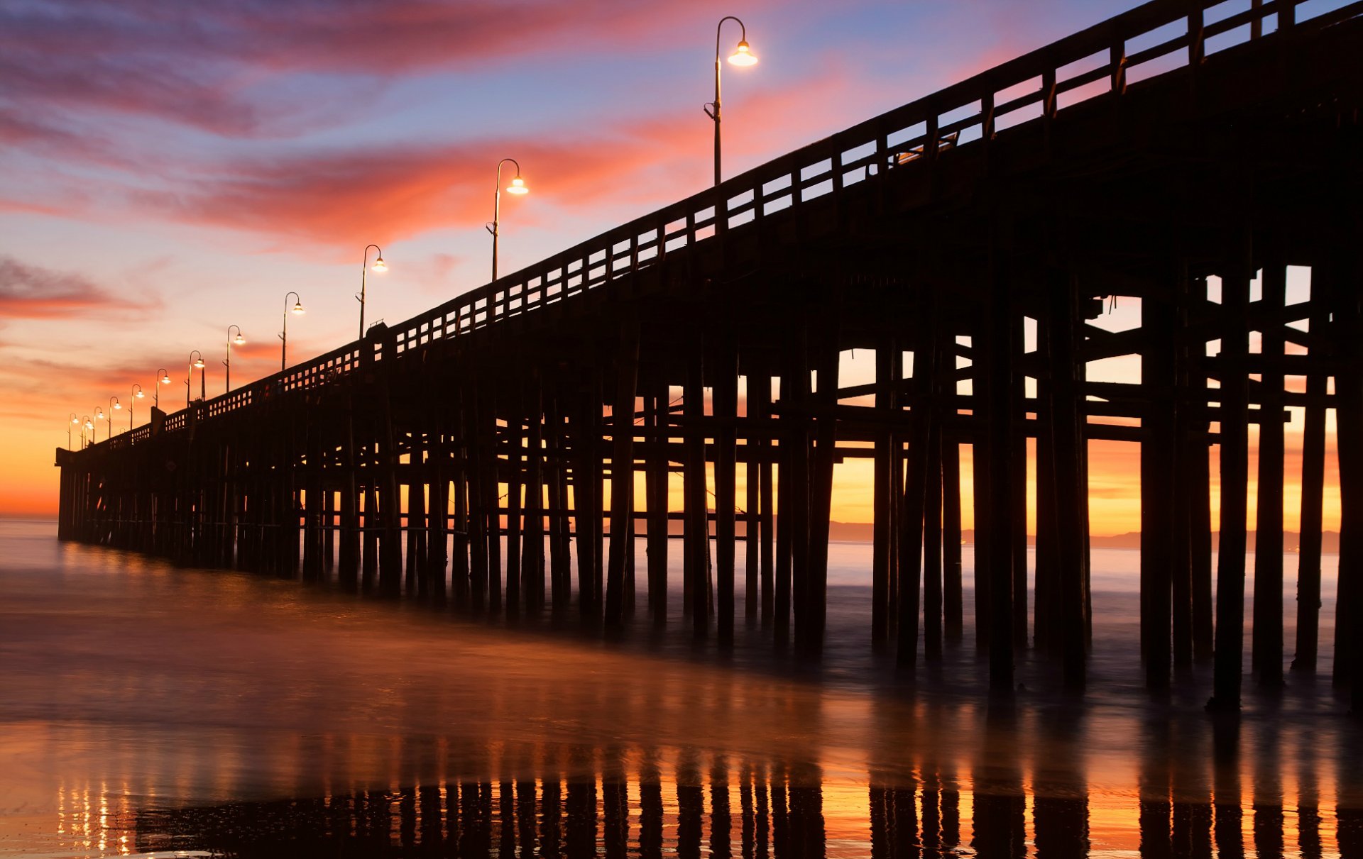 etats-unis californie océan plage côte jetée lumière lanternes soirée coucher de soleil ciel nuages