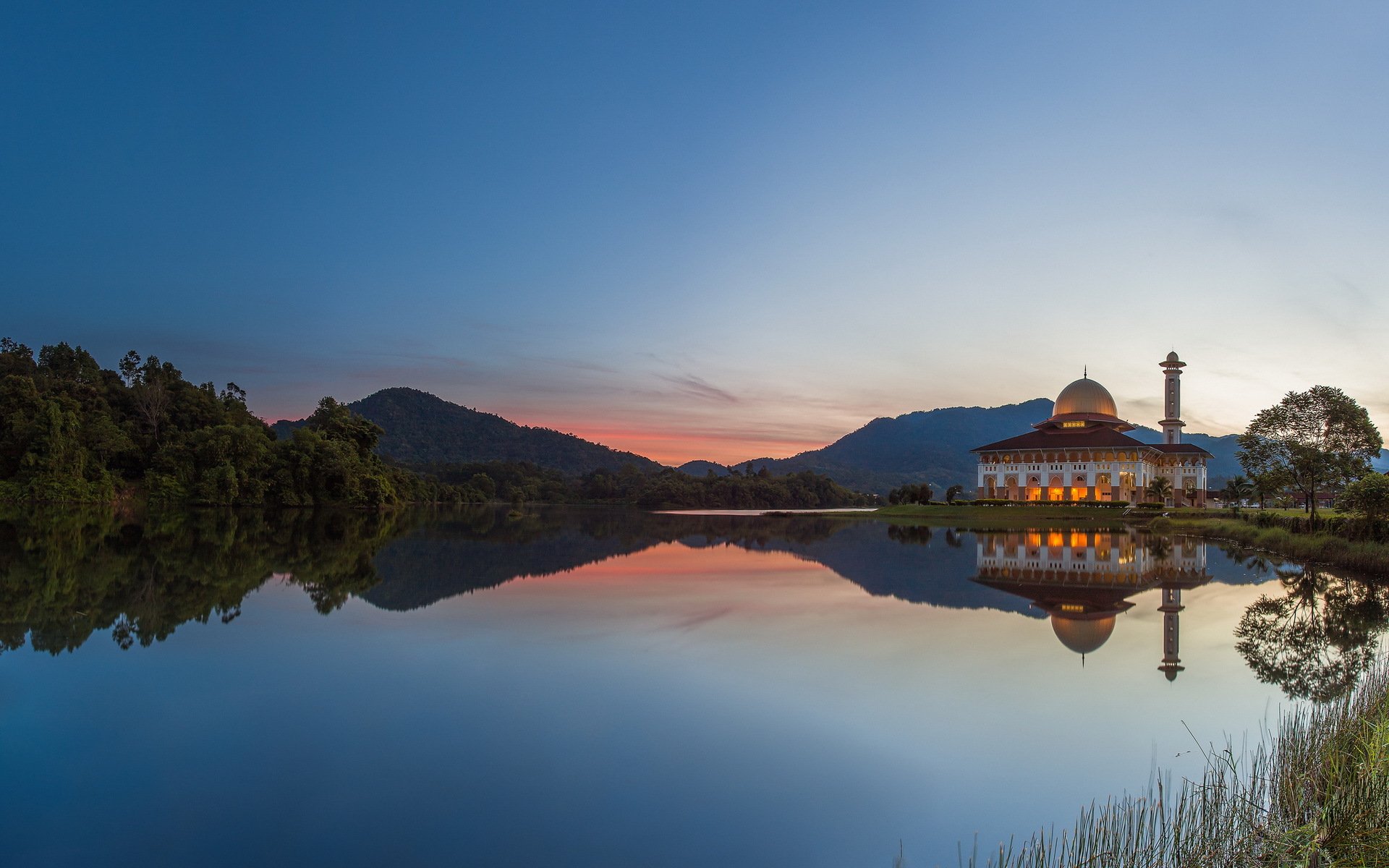 darul corán mezquita malasia paisaje