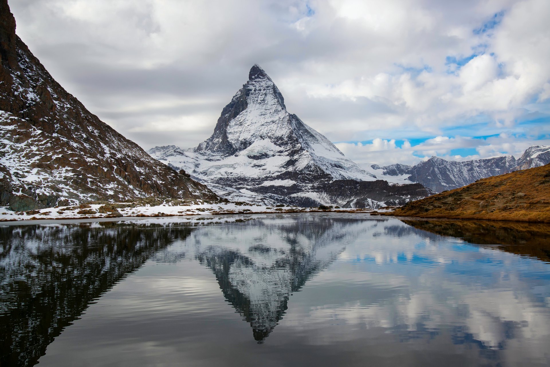 alpes suisse italie mont cervin lac de montagne réflexion ciel nuages automne octobre