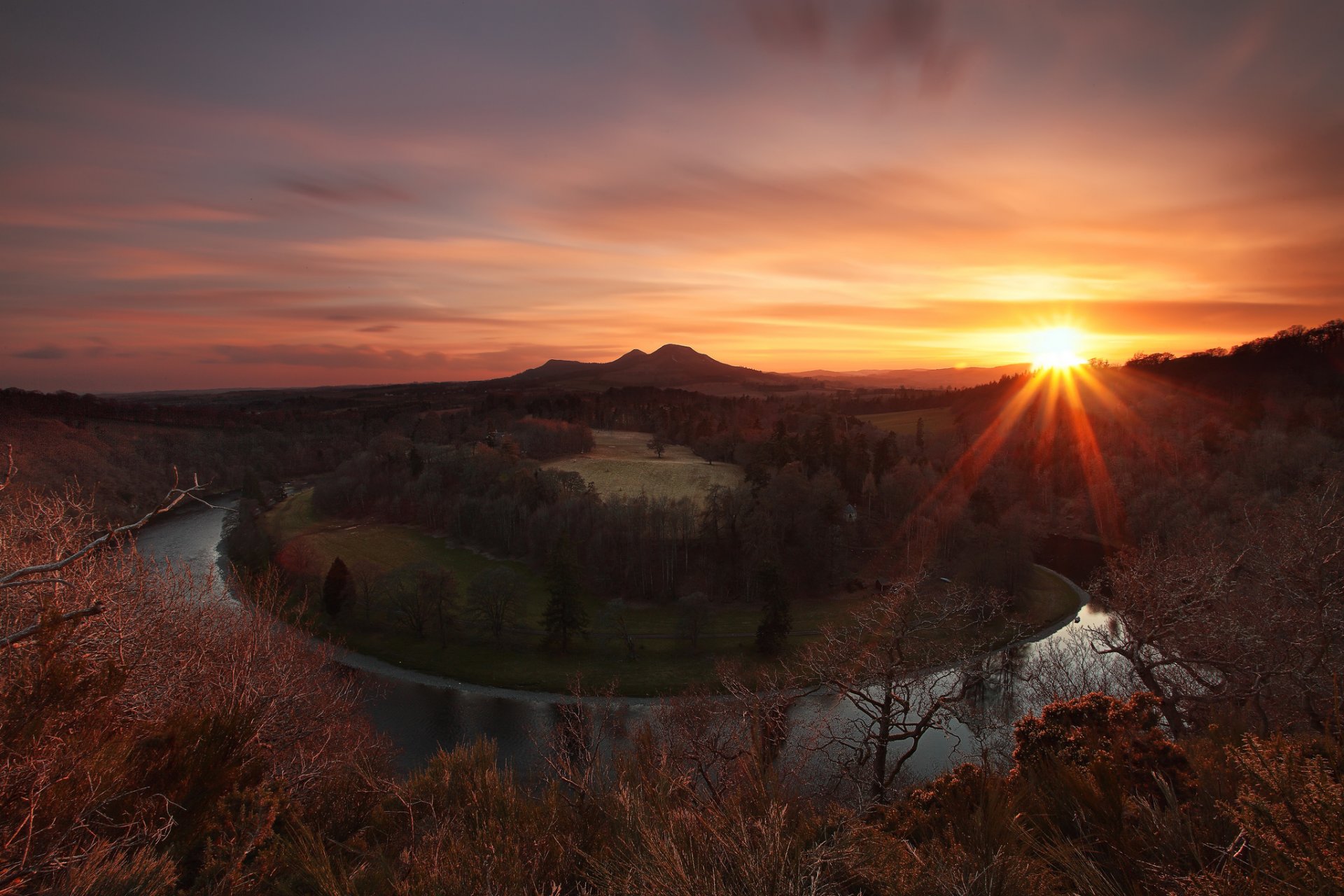 royaume-uni ecosse earlston coucher de soleil rivière tweed rivage steve clasper