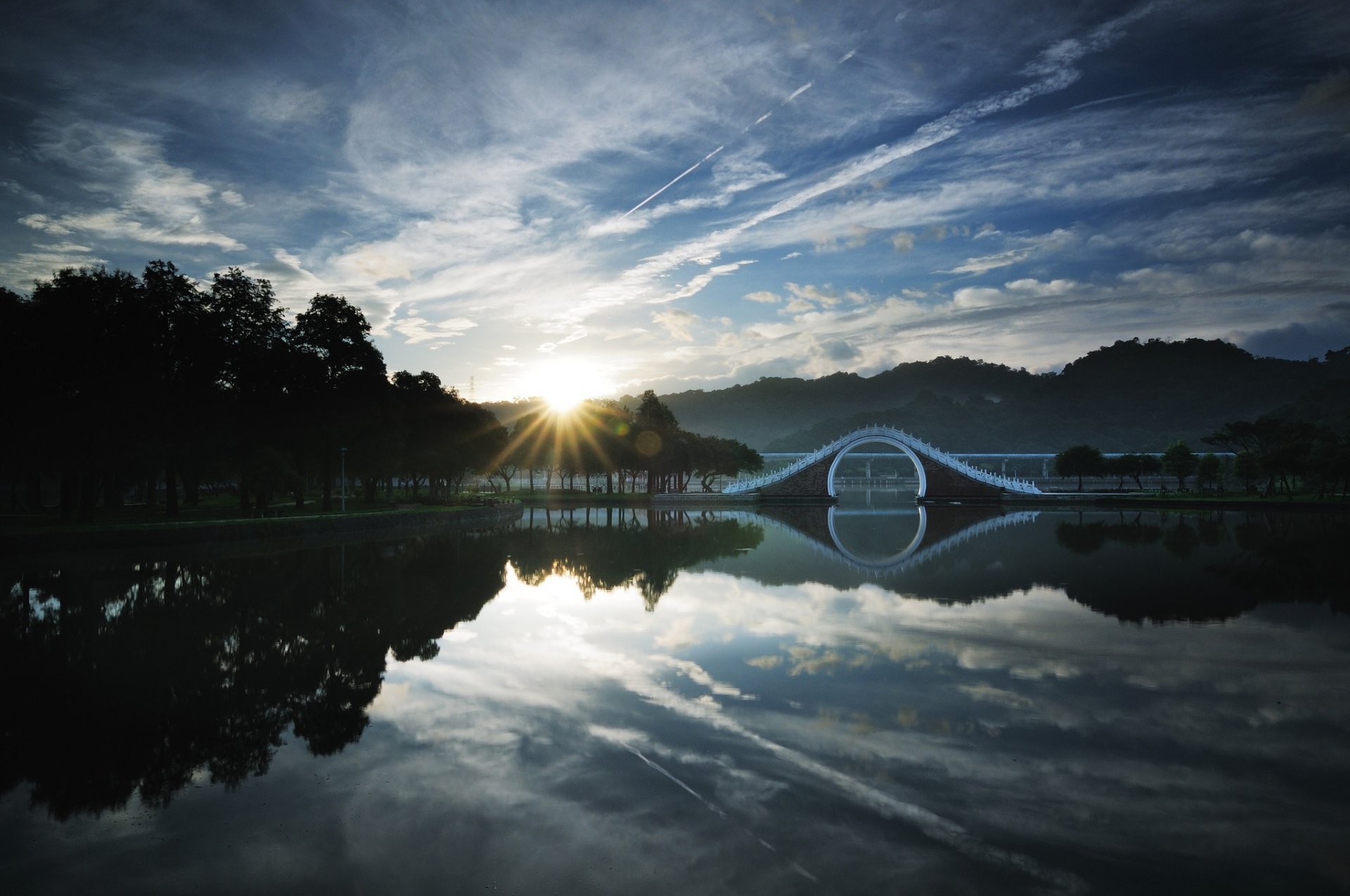 cina taipei lago ponte alba alberi cielo nuvole foresta