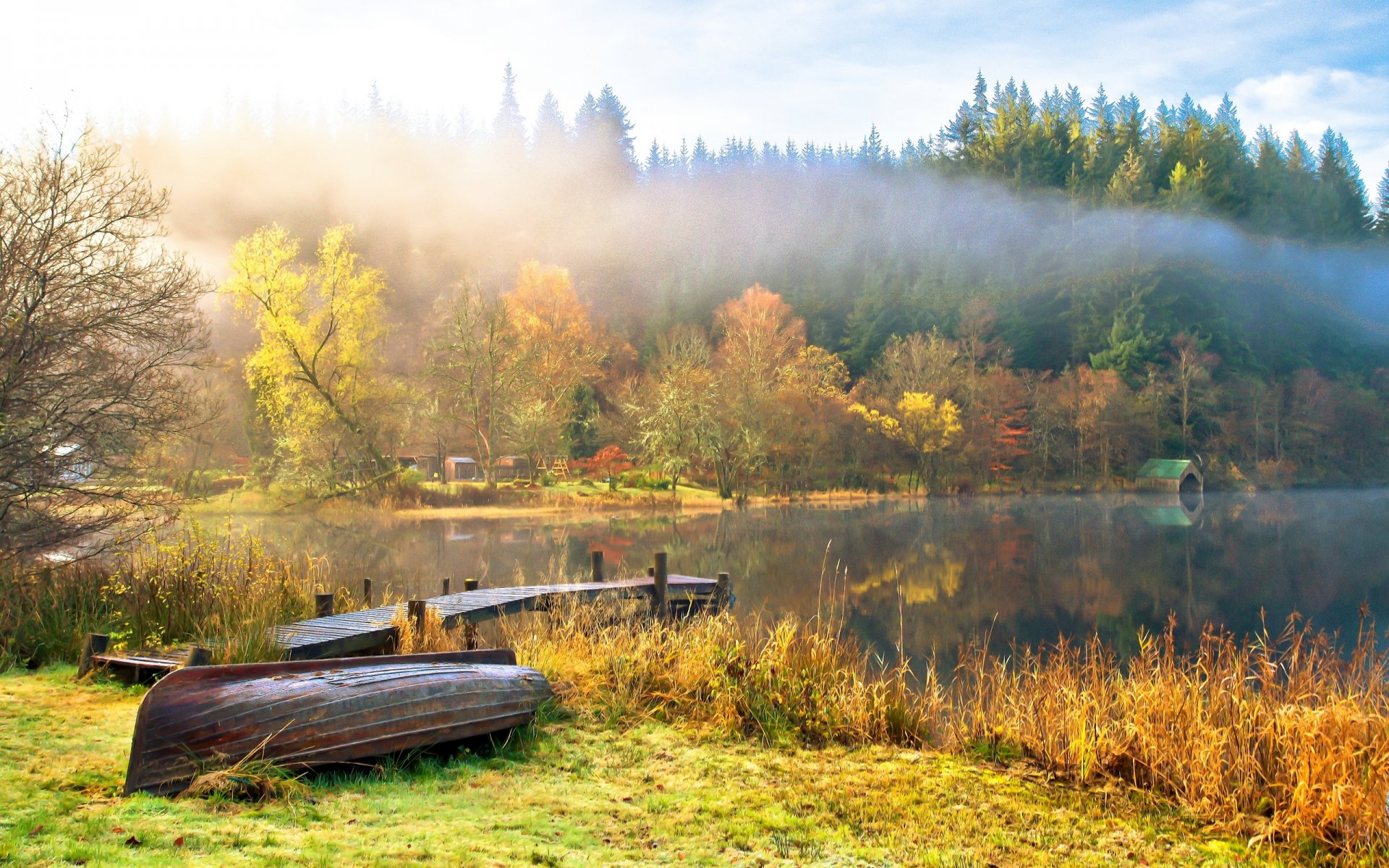 nature paysage ciel nuages lac eau bateaux arbres automne