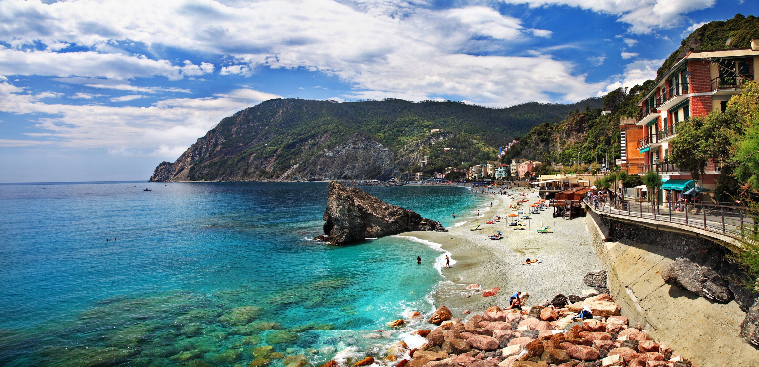 italie monterosso al mare monterosso al mare cinque terre cinque terre plage côte mer roches maisons montagnes nature paysage