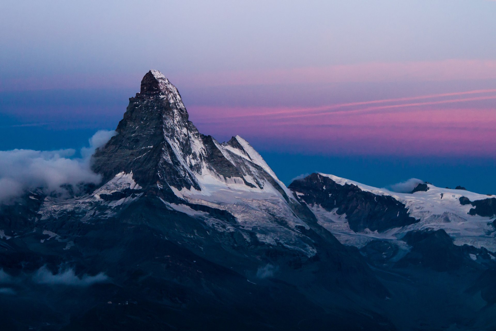 montagnes montagne pic pente roches neige nuages ciel