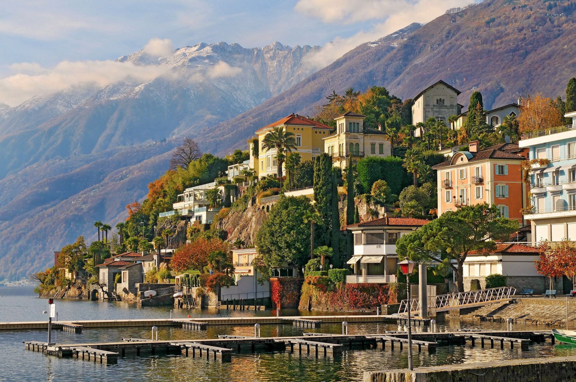 ascona suiza montañas edificios árboles