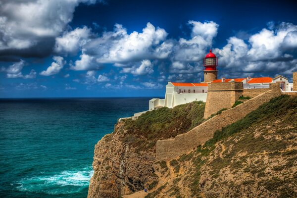 Faro sul mare in Portogallo