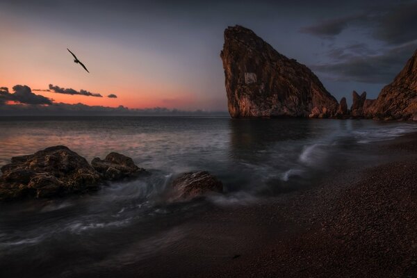 Hermosa puesta de sol de Crimea en la noche