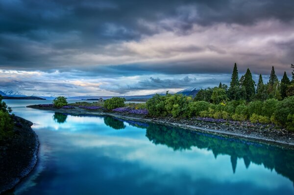 Lac bleu en nouvelle-Zélande