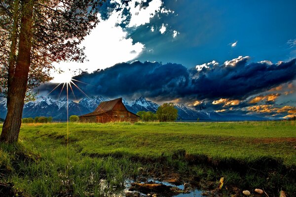 A house on the horizon with the sky and the sun