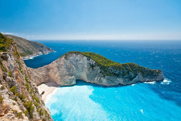 Cielo de verano en el mar en Grecia