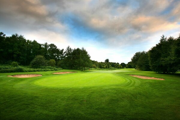 Golf courses with trees