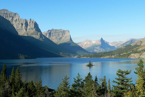 Parque nacional con lago en Estados Unidos