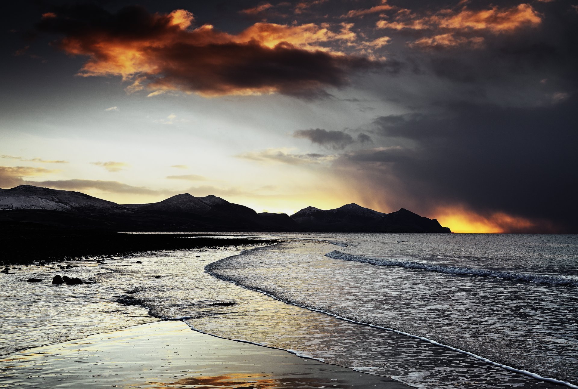 sera tramonto mare montagna rocce spiaggia onde