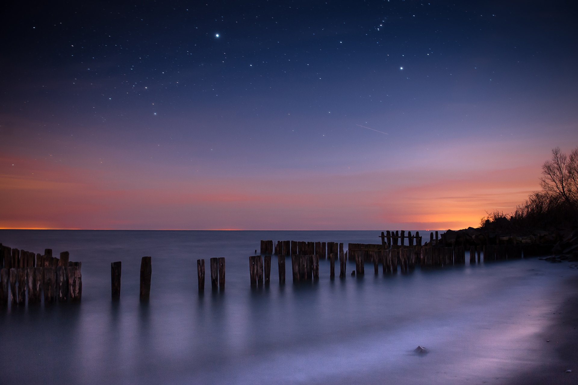 nacht himmel sterne konstellationen meer glatte oberfläche