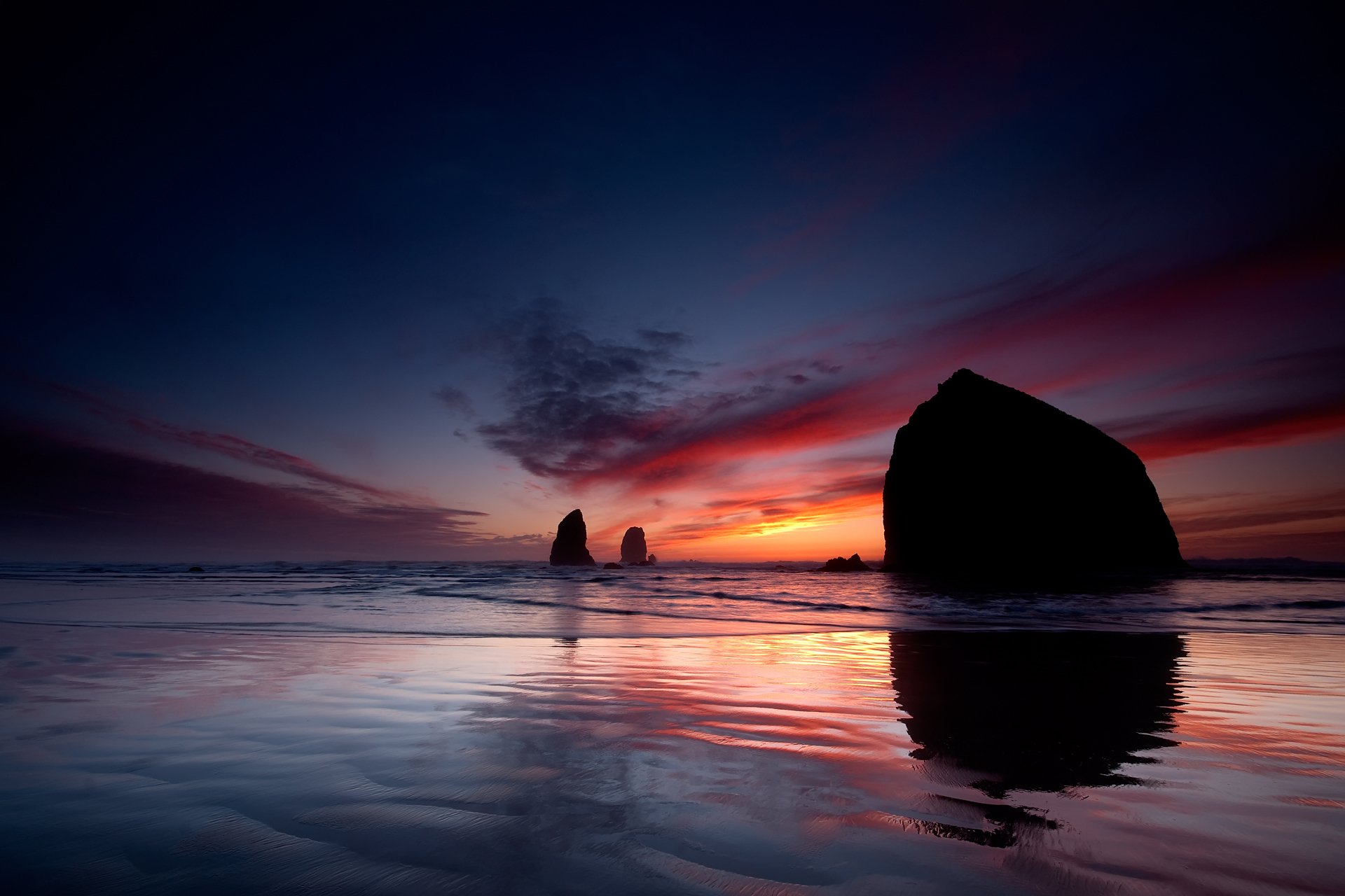 coucher de soleil mer rochers silhouettes plage