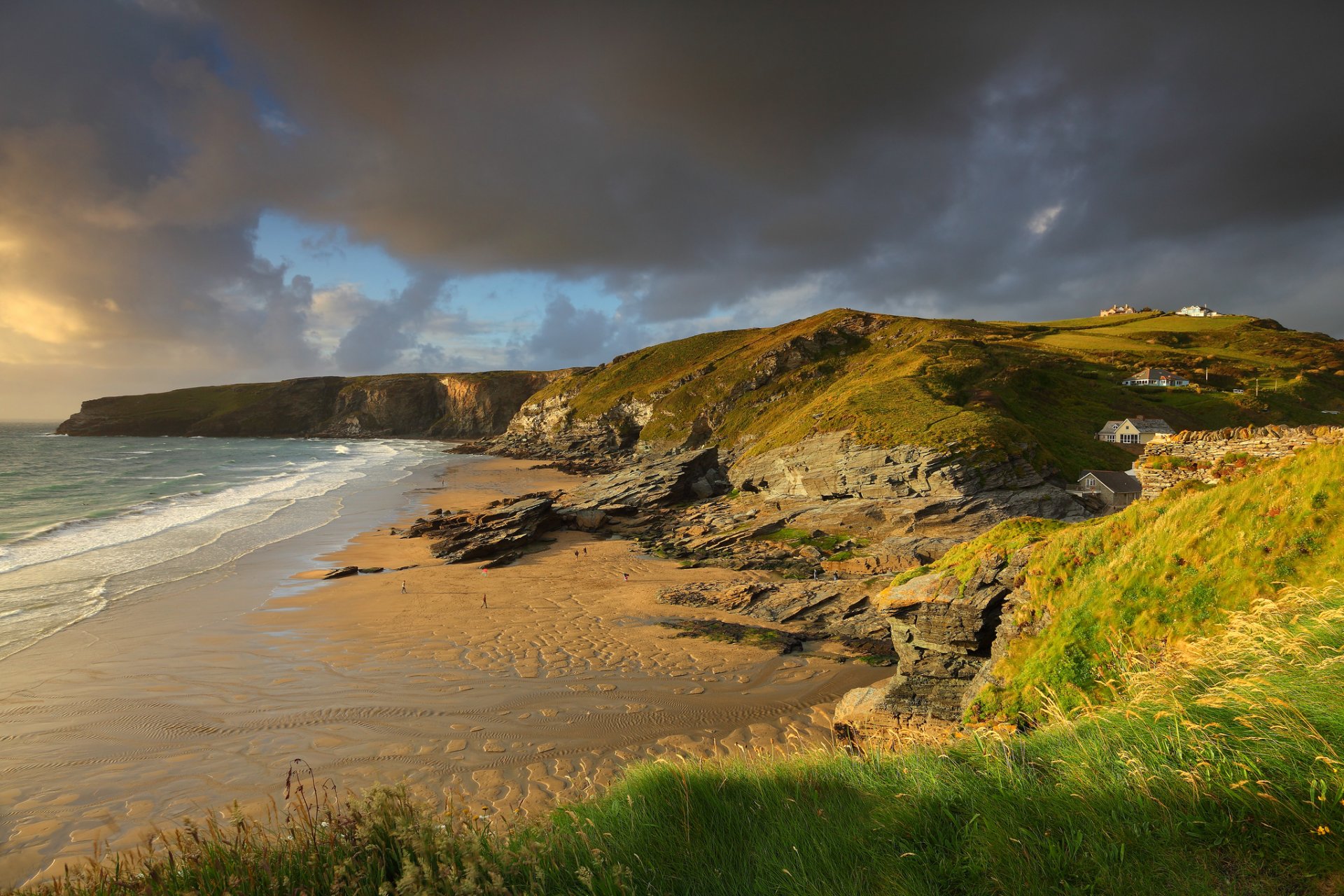 angleterre grande-bretagne côte plage rochers gens été océan mer