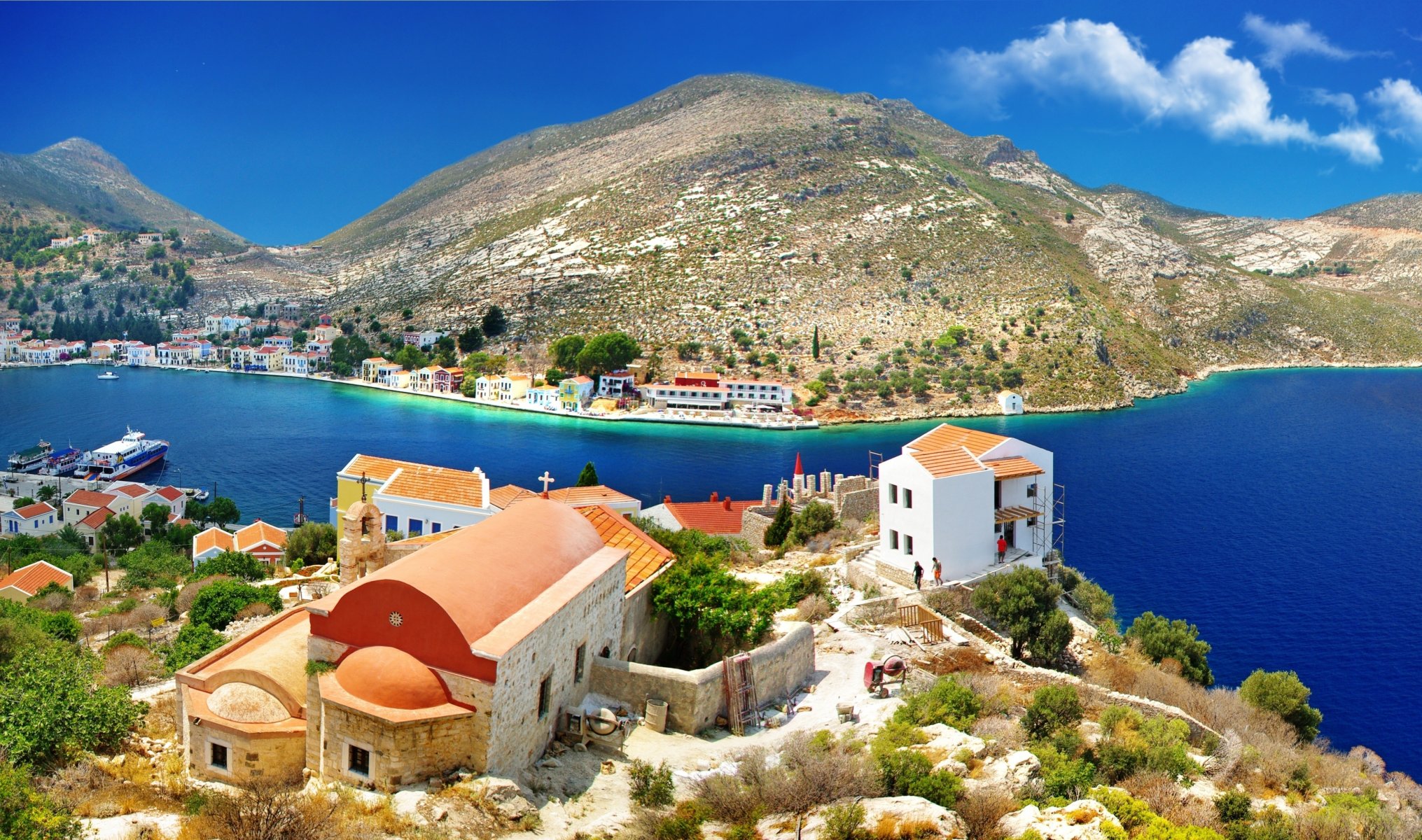 grecia natura montagne pietre pendio alberi chiesa case mare costa