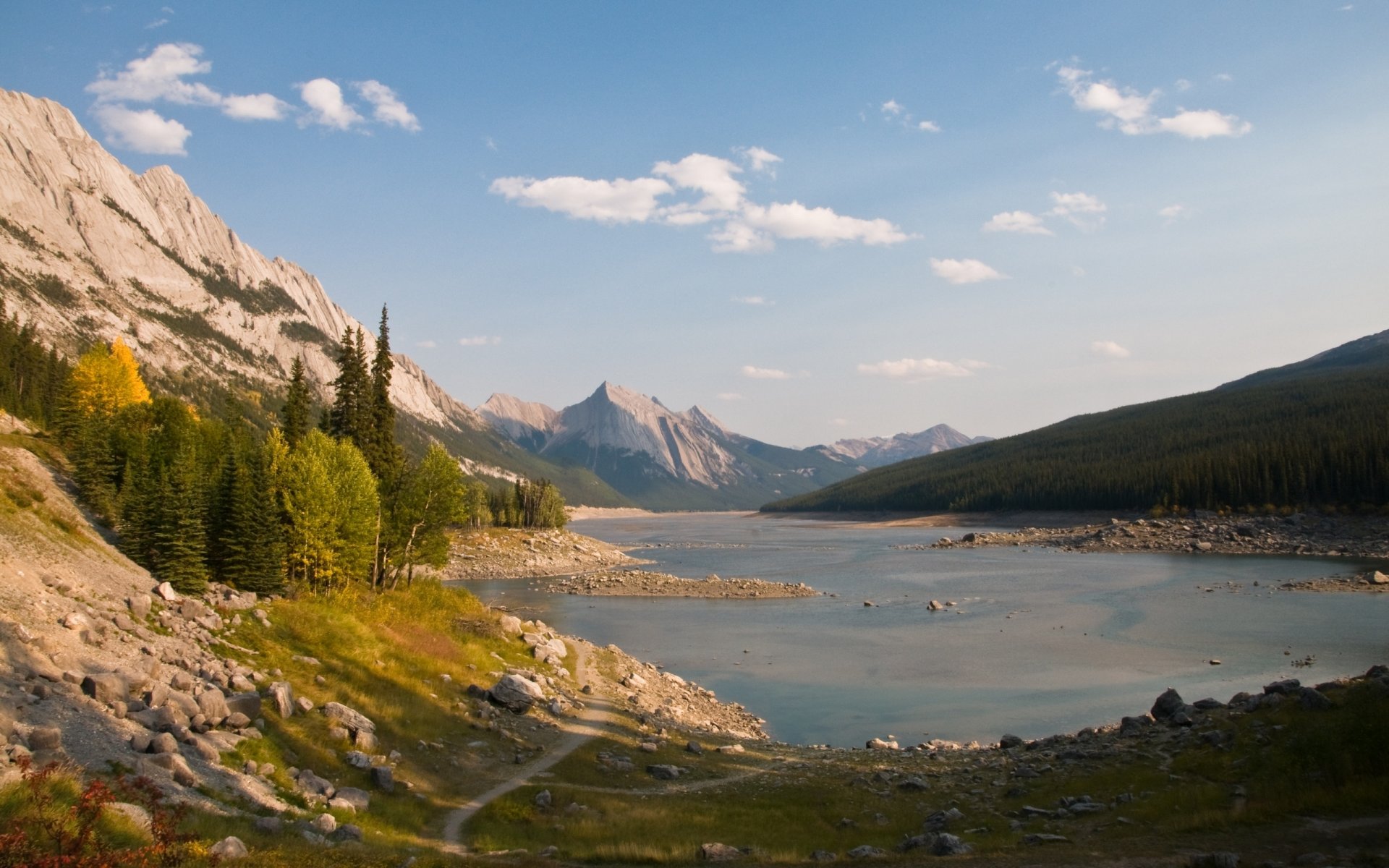 lago montagne paesaggio sentiero verde