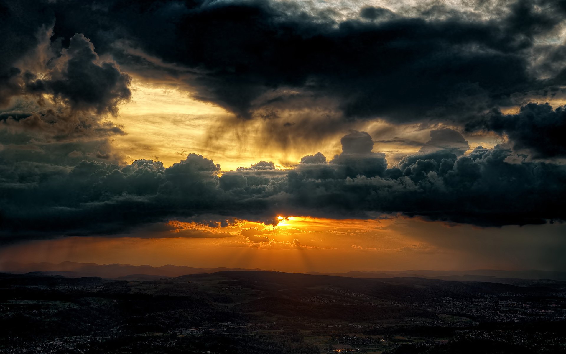 vallée ciel nuages soleil