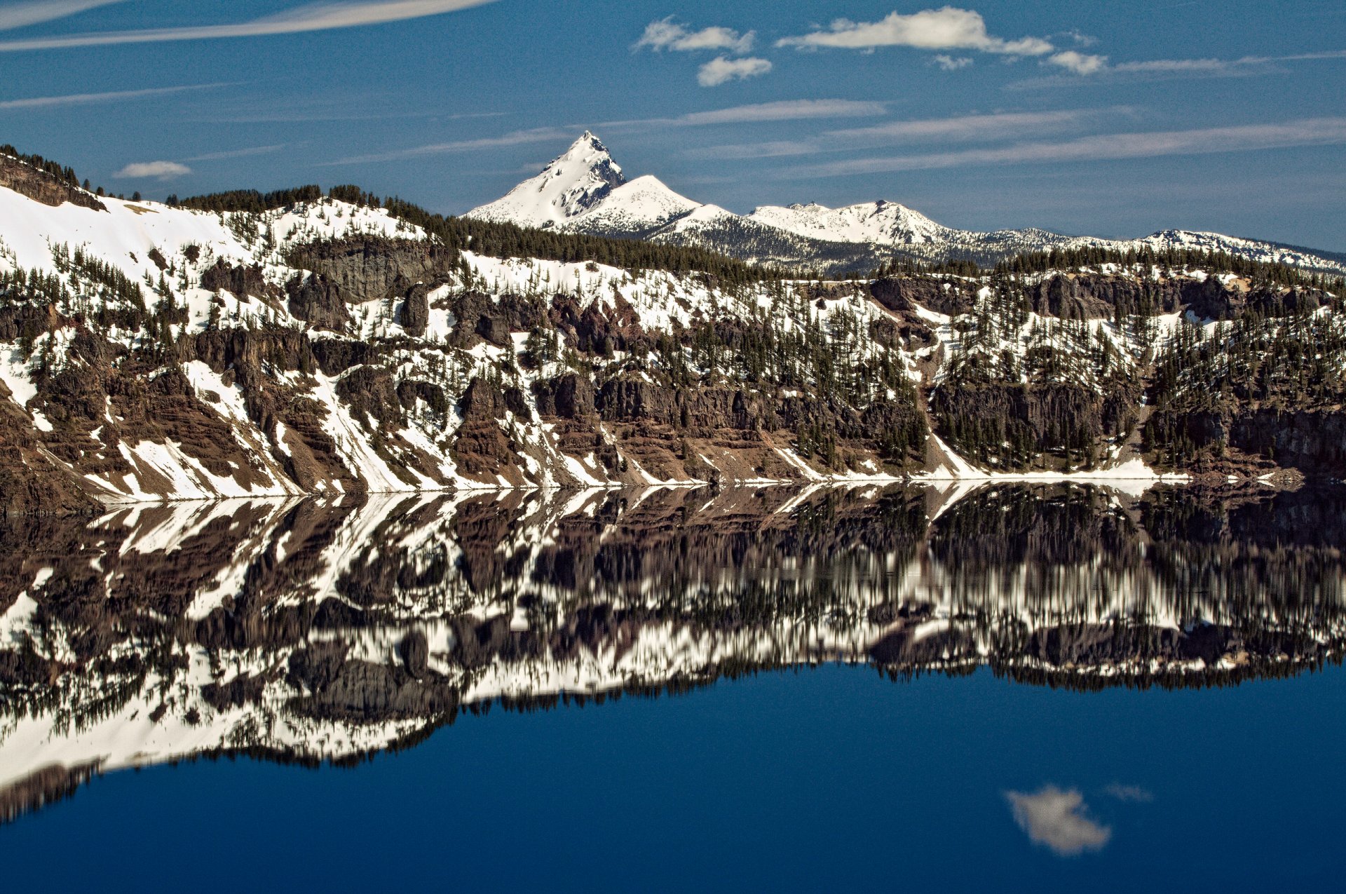 montaña montañas bosque cielo agua reflexión