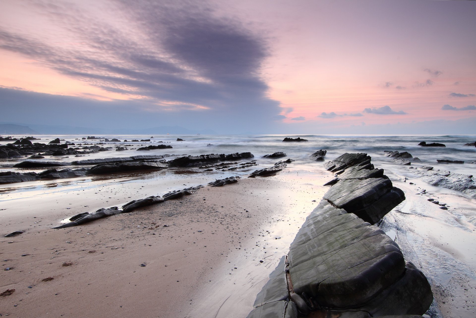 mare spiaggia rocce cielo nuvole