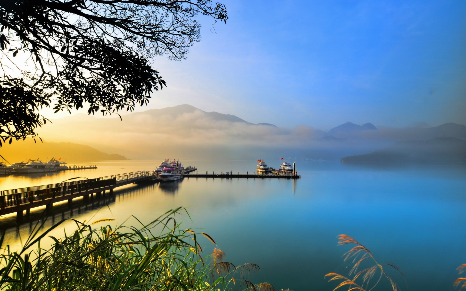 lago cielo barcos paisaje