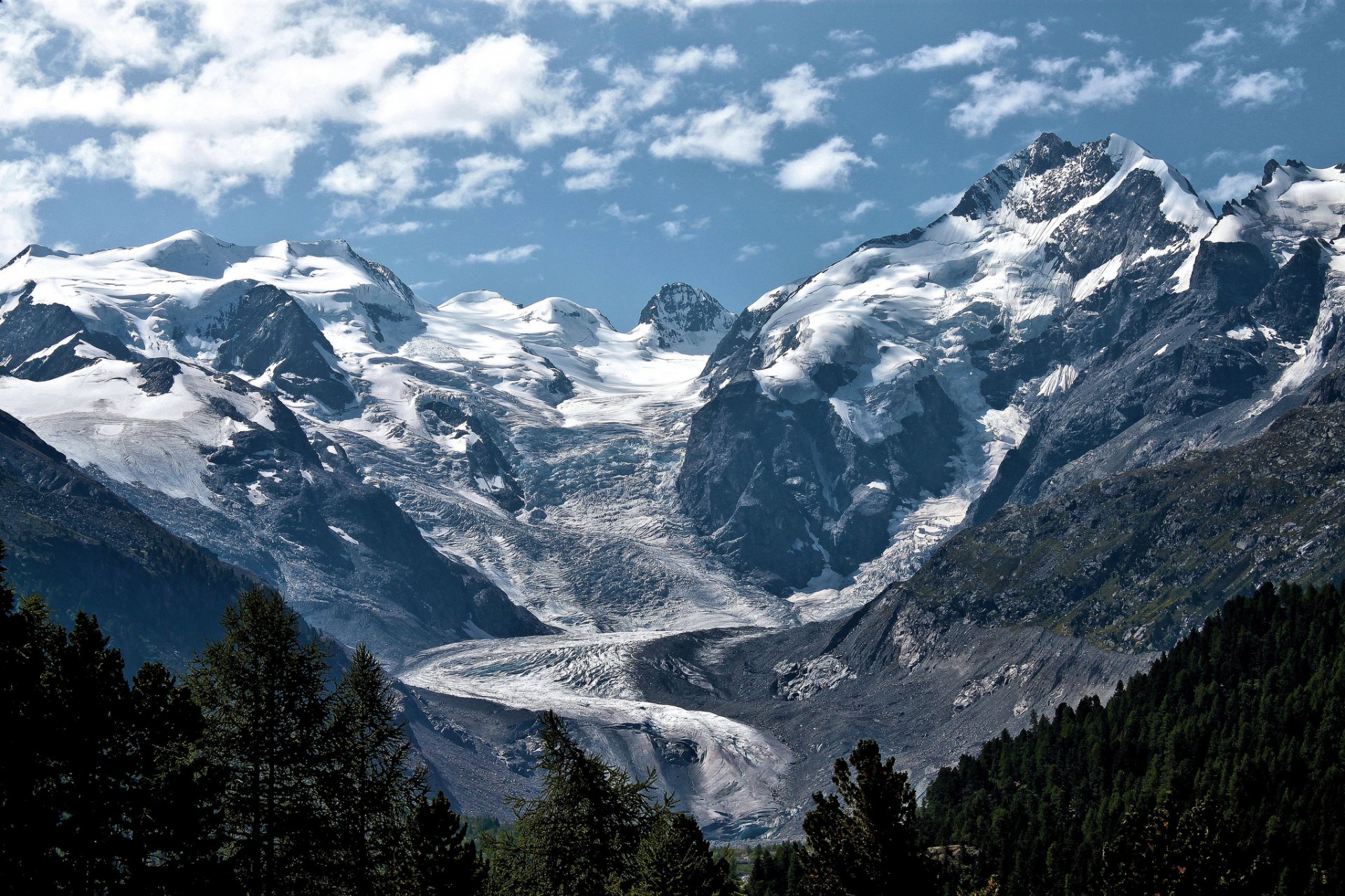 montañas nieve cielo nubes bosque