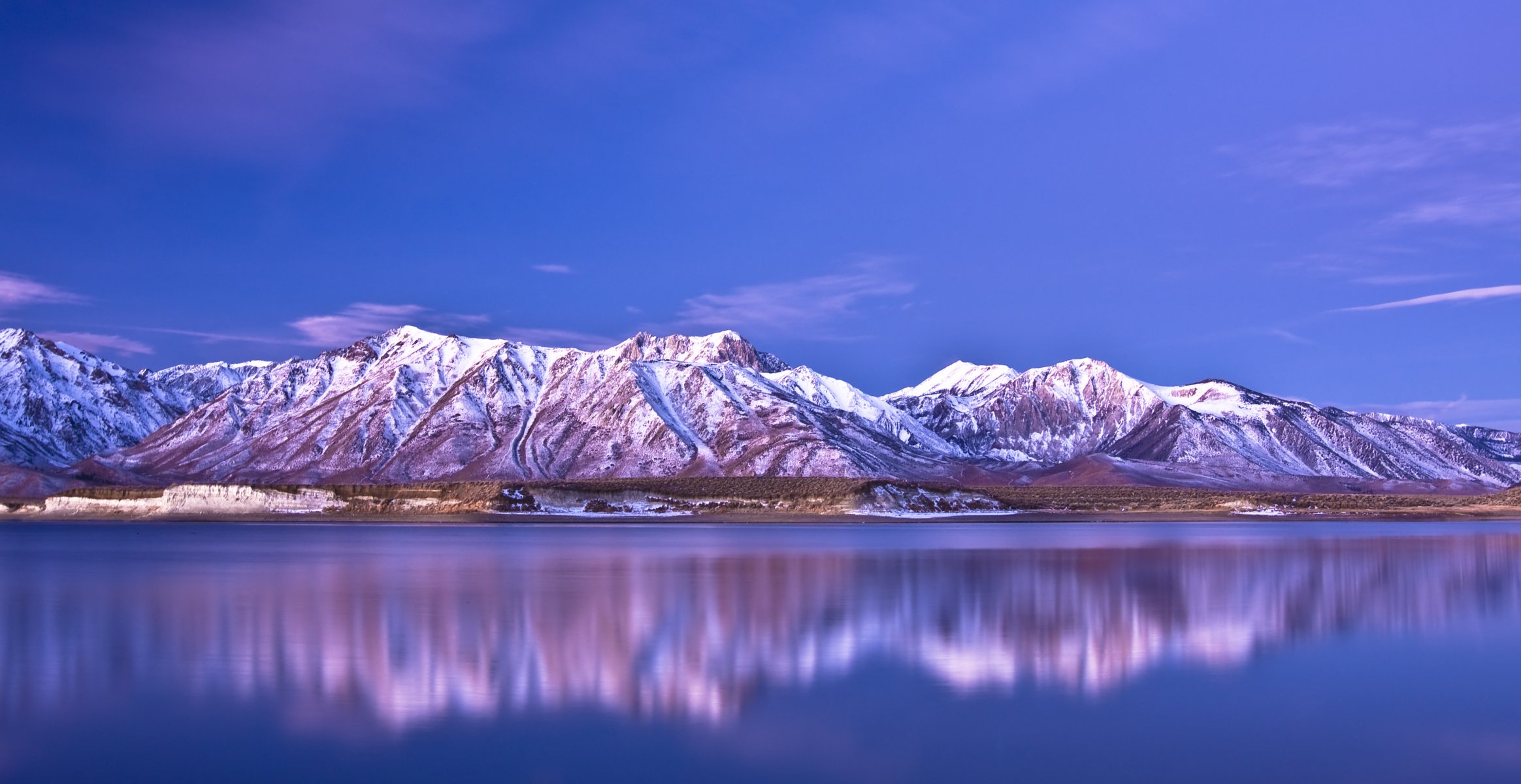 montagnes ciel lac réflexion