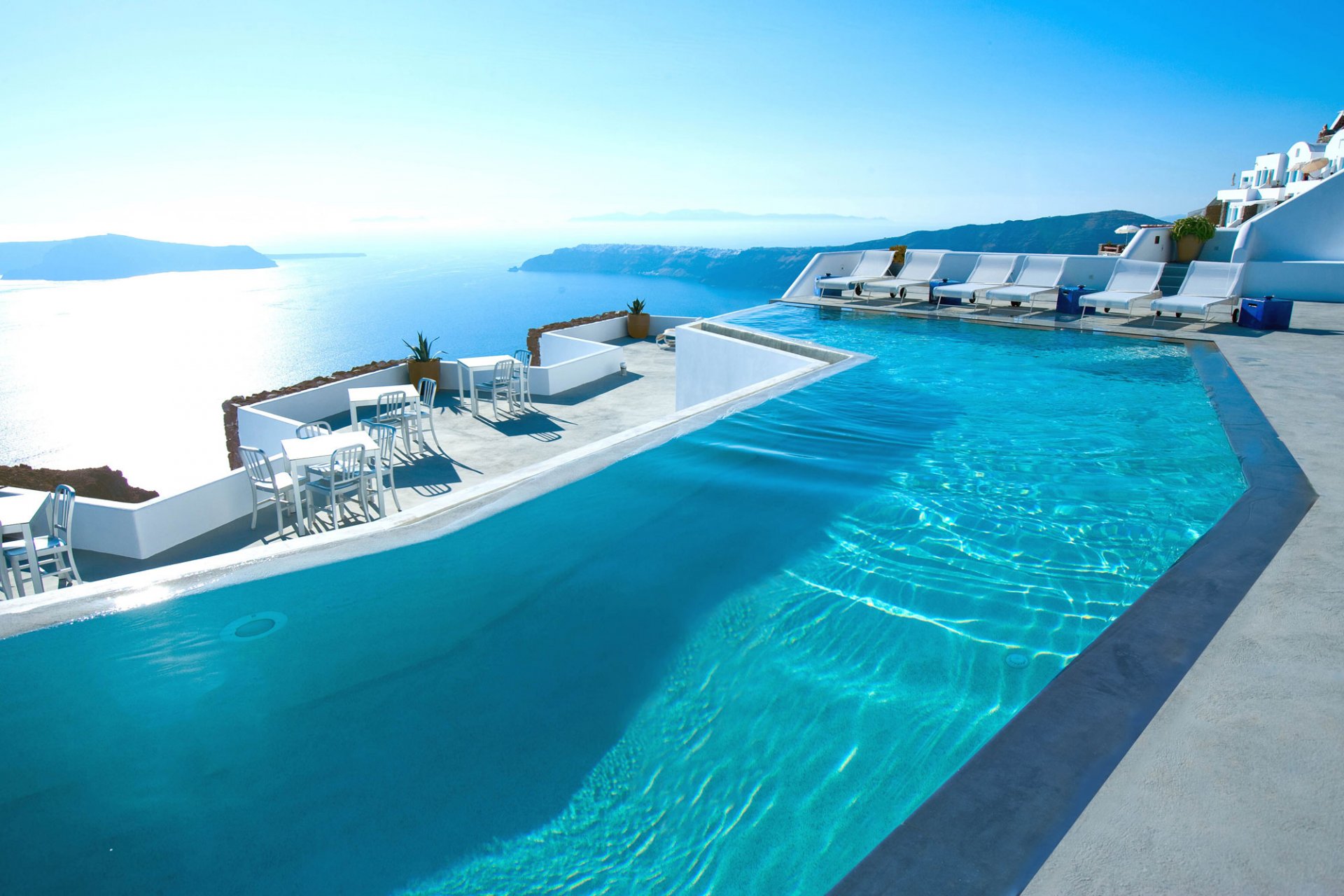 santorini griechenland hotel schwimmbad meer