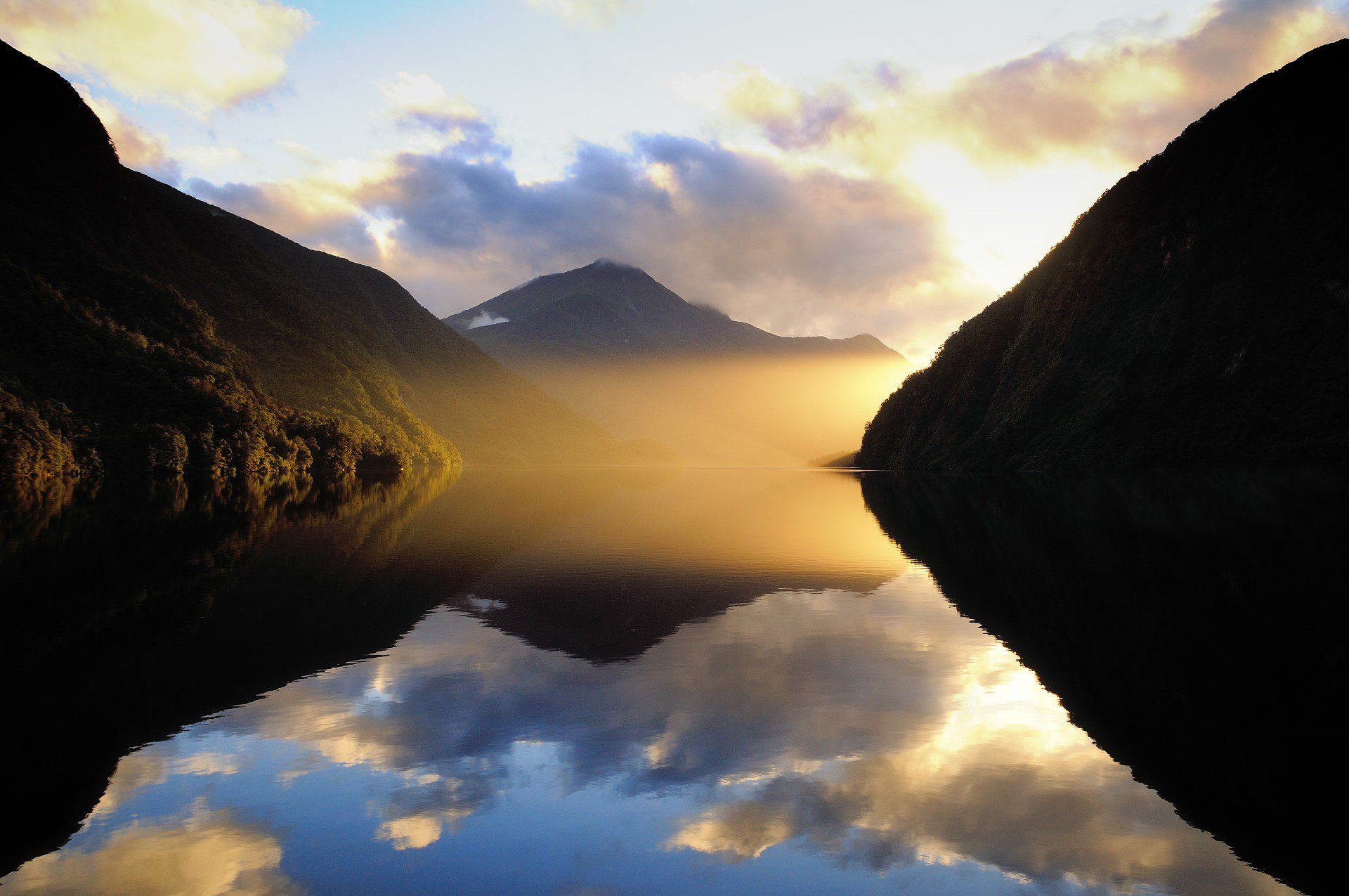 nouvelle-zélande montagnes lac brouillard nuages