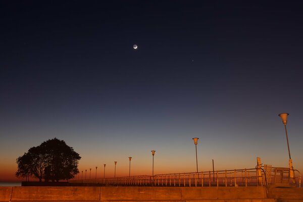 Meet twilight on the waterfront in Buenos Aires