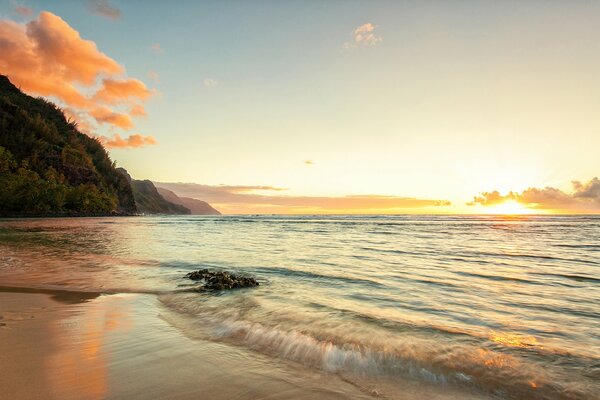 Ocean coast on the coast of Hawaii