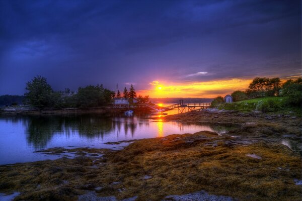 Tramonto riflesso nel fiume