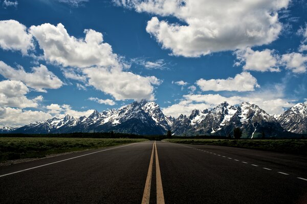 The road to the sky in the Grand Titan National Park in the US state of Wyoming