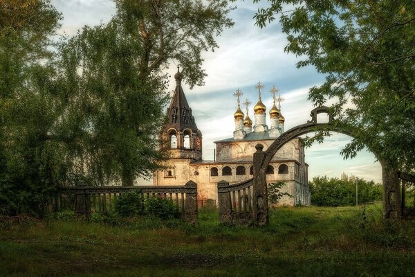 Die Kirche Christi des Erlösers. Dorf Borisogleb